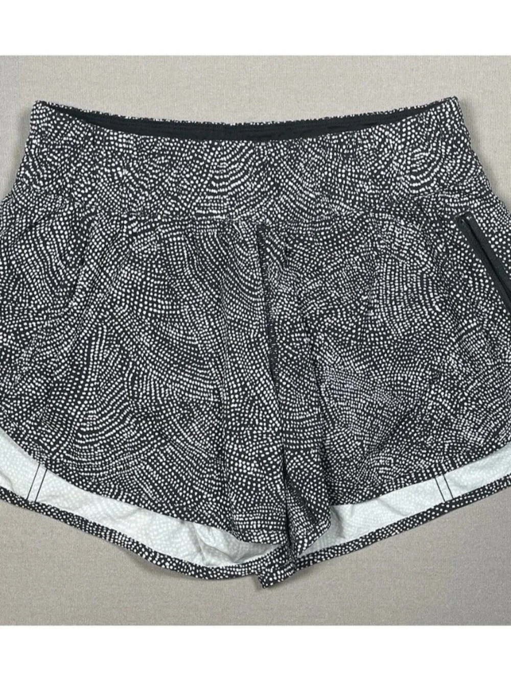 Lululemon Tracker Elastic Waist Lined Black White Dotted Shorts - Women Size 8